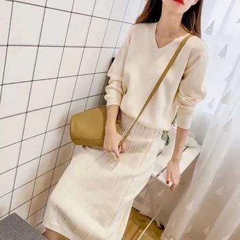 Knit Sweater Ladies Two-piece Suit Small Fresh Solid Color Long-sleeved V-neck Slimming Temperament Sweater And Skirt Suit
Knit Sweater Ladies Two-piece Suit Small Fresh Solid Color Long-sleeved V-neck Slimming Temperament Sweater And Skirt Suit