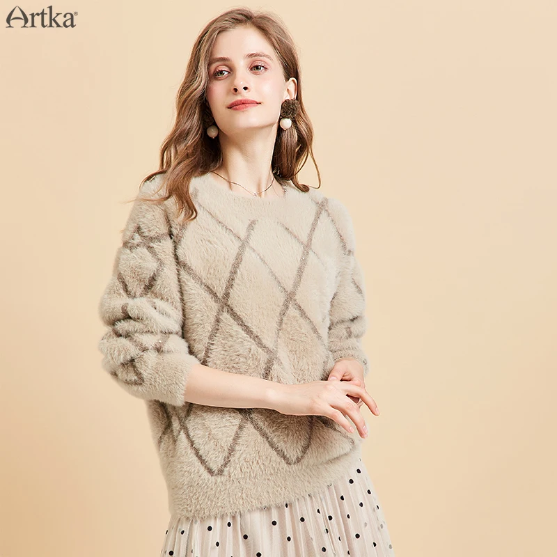ARTKA 2019 Winter New Women Sweater Fashion Grid Sequins Knitted Sweaters O-Neck Pullover Thicken Wool Warm Sweater YB11090Q
ARTKA 2019 Winter New Women Sweater Fashion Grid Sequins Knitted Sweaters O-Neck Pullover Thicken Wool Warm Sweater YB11090Q