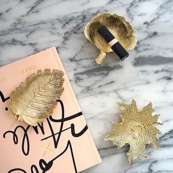 Gold plate Indoor Table Decoration Creative Tray Europe Style Gold Leaf Style Display Tray Dessert Jewelry Storage Tableware
Gold plate Indoor Table Decoration Creative Tray Europe Style Gold Leaf Style Display Tray Dessert Jewelry Storage Tableware