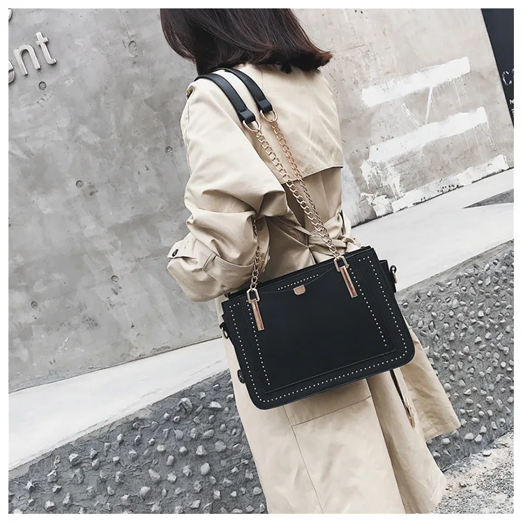 Korean version of frosted stereo generous bag rivet shoulder diagonal portable women's bag
Korean version of frosted stereo generous bag rivet shoulder diagonal portable women's bag