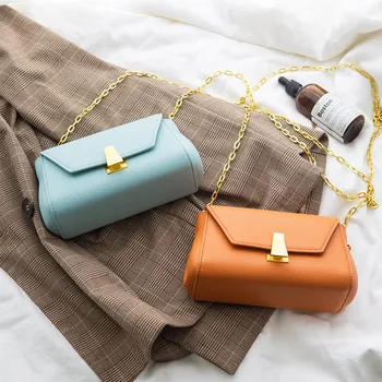 Chain Small Bag Messenger Female 2020 New Leather Shoulder Delicate Retro Lock Small Square Bag
Chain Small Bag Messenger Female 2020 New Leather Shoulder Delicate Retro Lock Small Square Bag