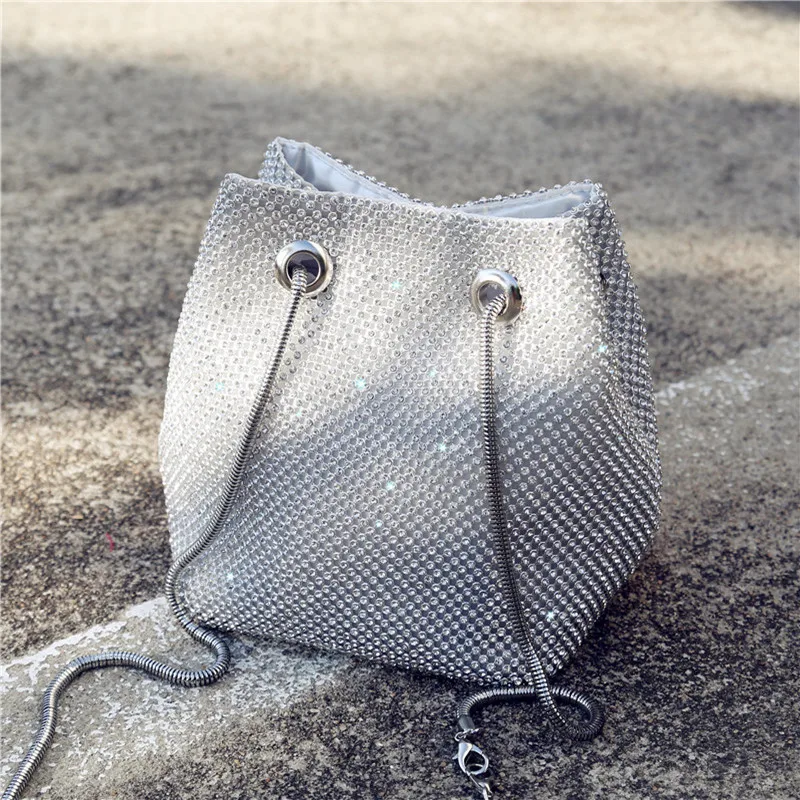 Bucket Woman Diagonal Small Bag Rhinestone Chain Summer 2020 Dinner Full Diamond
Bucket Woman Diagonal Small Bag Rhinestone Chain Summer 2020 Dinner Full Diamond