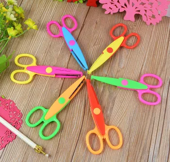 10Pcs Children Safety Scissors 6 Shaped Cutting Patterns Curved Edges Kid Sicssors Paper Scissors
10Pcs Children Safety Scissors 6 Shaped Cutting Patterns Curved Edges Kid Sicssors Paper Scissors