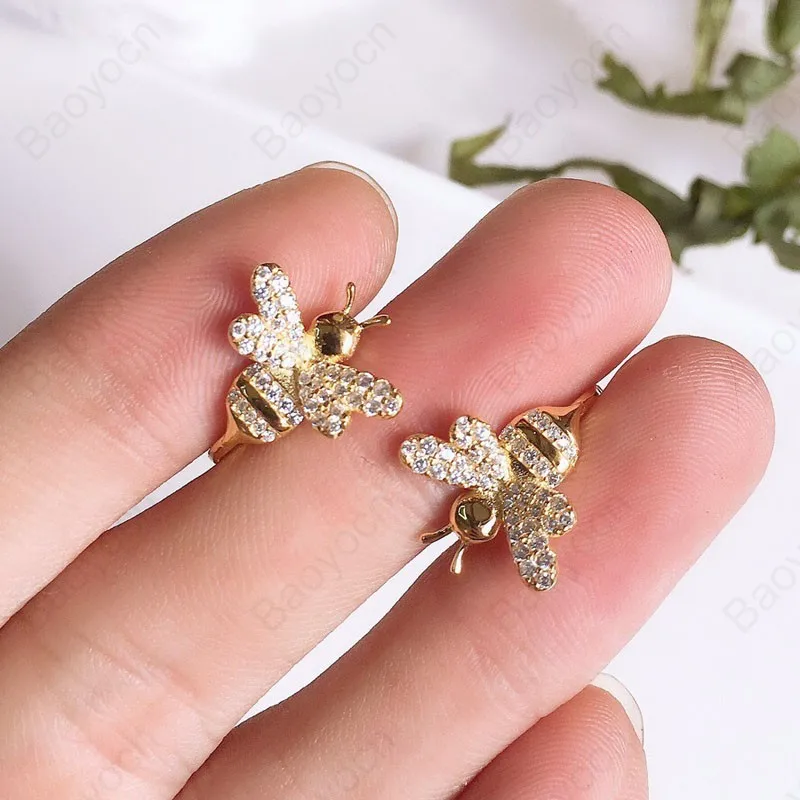Baoyocn 925 Sterling Silver 3 Colors Cute Bee Ear Cuff Micro Inlay Cubic Zirconia Stones Clip Earrings Women Fashion Jewelry
Baoyocn 925 Sterling Silver 3 Colors Cute Bee Ear Cuff Micro Inlay Cubic Zirconia Stones Clip Earrings Women Fashion Jewelry