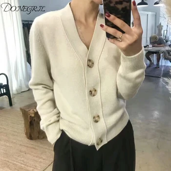 2019 new sweater women's knitted long-sleeved V-neck solid color short cardigan fashion wild autumn and winter coat 
2019 new sweater women's knitted long-sleeved V-neck solid color short cardigan fashion wild autumn and winter coat