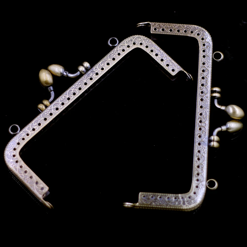 M374-3D