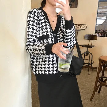 2 colors 2019 spring and autumn korean style V neck Swallow Gird knittd cardigans womens sweaters cardigans womens (C9310)
2 colors 2019 spring and autumn korean style V neck Swallow Gird knittd cardigans womens sweaters cardigans womens (C9310)