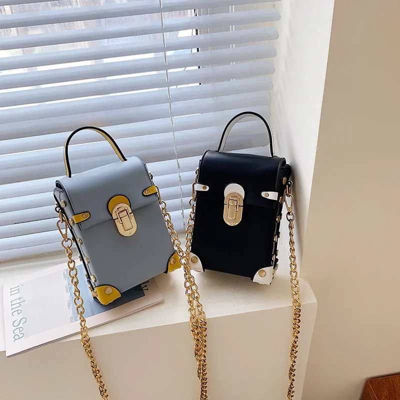 Rivet Handbags Box Package Square Bag Korean Version Of The Wild Messenger Bag Hit Colour Square Mobile Crossbody Bags For Women
Rivet Handbags Box Package Square Bag Korean Version Of The Wild Messenger Bag Hit Colour Square Mobile Crossbody Bags For Women