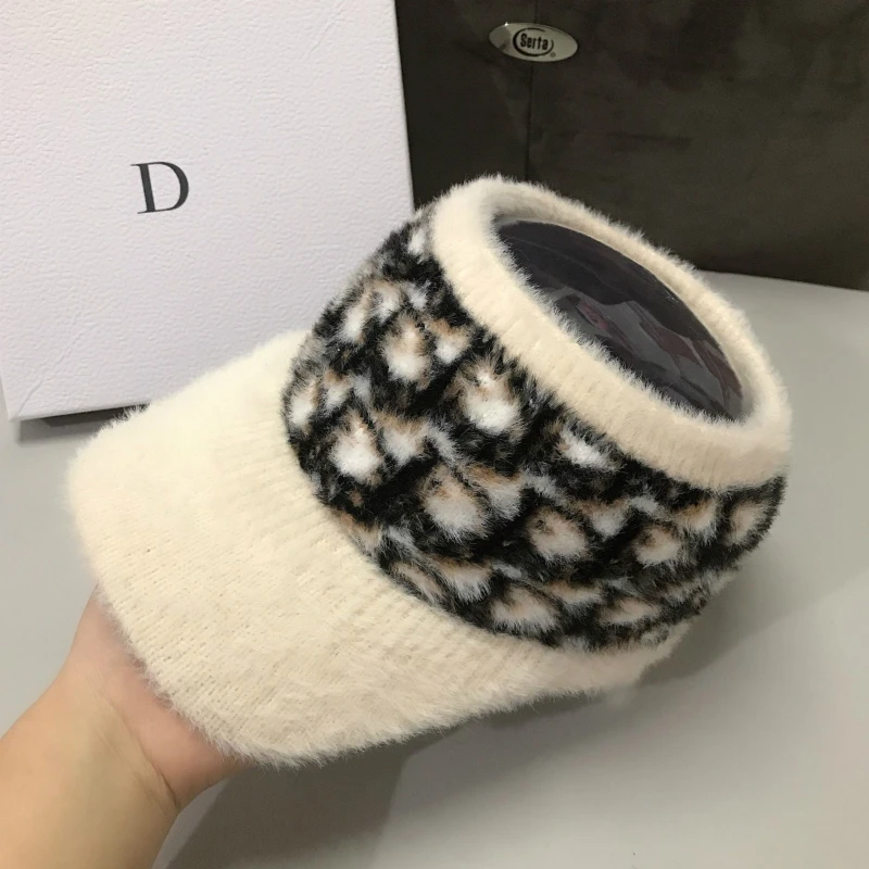 Trendy 2020 Brand Letter Hats women Mink Fur Empty Top Hat winter women's Sunshade Cap Fashion Sports Caps For Girls
Trendy 2020 Brand Letter Hats women Mink Fur Empty Top Hat winter women's Sunshade Cap Fashion Sports Caps For Girls