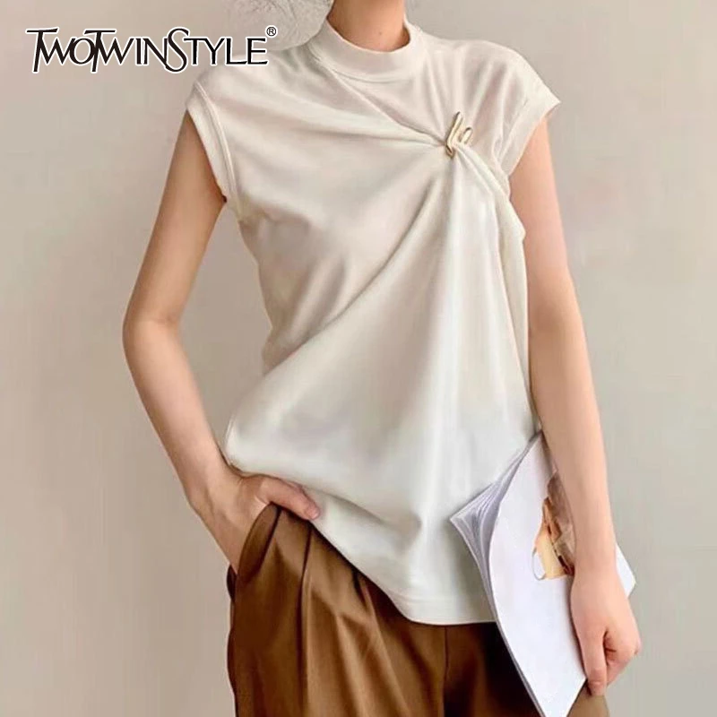 TWOTWINSTYLE Elegant Irregular Women Tank Tops O Neck Sleeveless Loose U Button Asymmetrical Vest Female Clothing 2020 Fashion
TWOTWINSTYLE Elegant Irregular Women Tank Tops O Neck Sleeveless Loose U Button Asymmetrical Vest Female Clothing 2020 Fashion