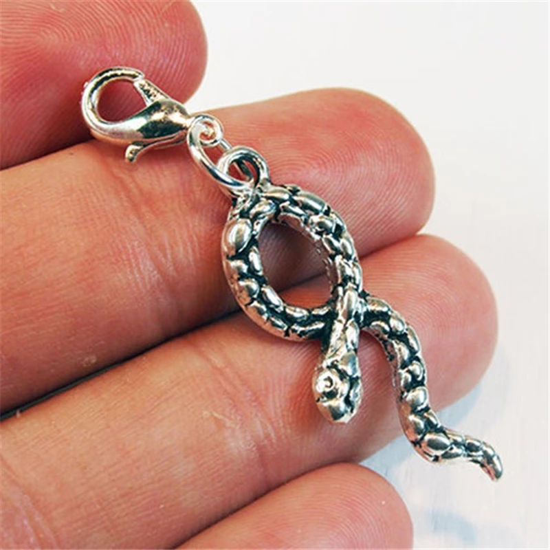 2pcs Snake Charm - Reptile Charm - Animal Charm - Charms for Bracelets - Keyring Charms - Keychain Charm
2pcs Snake Charm - Reptile Charm - Animal Charm - Charms for Bracelets - Keyring Charms - Keychain Charm