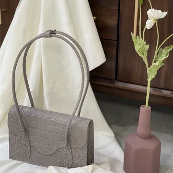 Crocodile Underarm Bag Shoulder Handle Envelope Bow and Crossbow Organ Underarm Bag
Crocodile Underarm Bag Shoulder Handle Envelope Bow and Crossbow Organ Underarm Bag