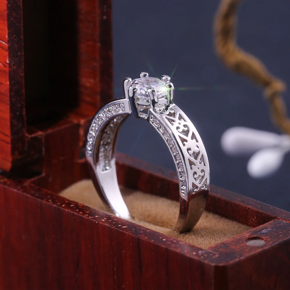 2020 Brand Rich Tree fashion retro style heart shape pattern inlaid zircon girl crystal ring silver ladies ring engagement ring
2020 Brand Rich Tree fashion retro style heart shape pattern inlaid zircon girl crystal ring silver ladies ring engagement ring