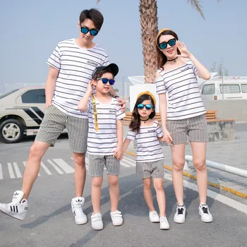 2020 Striped Family Look Mum Mama and Daughter Dress Mother Kids Son Outfits Father Daddy and Mini Me Shirts Clothes Family Pant
2020 Striped Family Look Mum Mama and Daughter Dress Mother Kids Son Outfits Father Daddy and Mini Me Shirts Clothes Family Pant