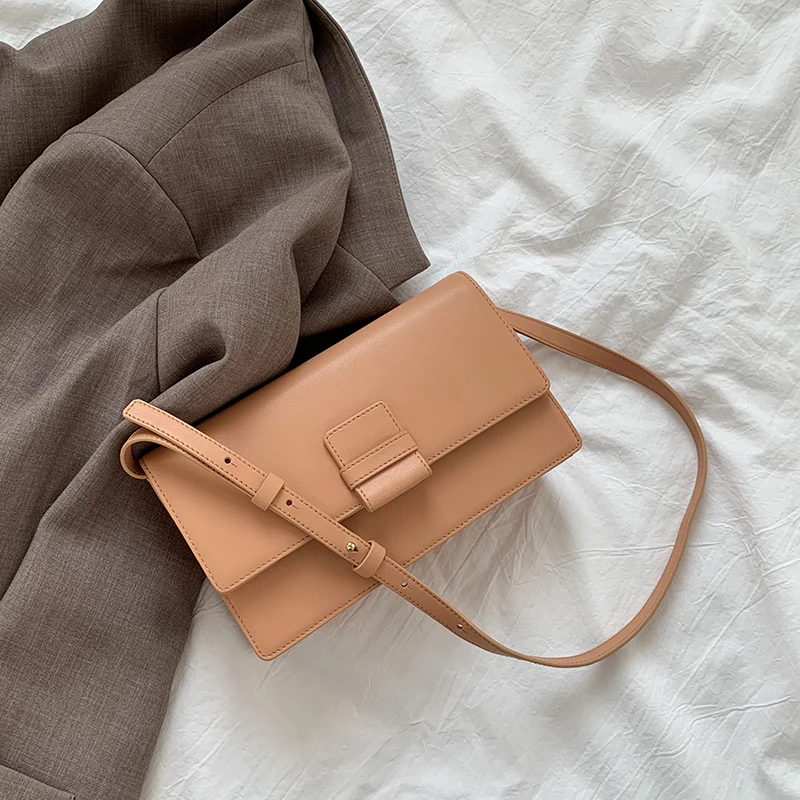 Autumn new female bag simple solid color PU shoulder underarm bag casual wild hand bag diagonal bag
Autumn new female bag simple solid color PU shoulder underarm bag casual wild hand bag diagonal bag