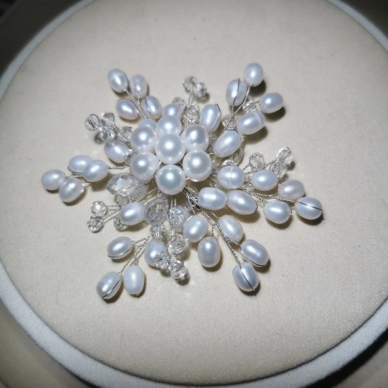Natural Pearl&Glass Crystal Brestpin Fashion Flower Brooches Waterdrop Pearl 2Colors Hand Knitting Beautiful Ladies Brooches
Natural Pearl&Glass Crystal Brestpin Fashion Flower Brooches Waterdrop Pearl 2Colors Hand Knitting Beautiful Ladies Brooches