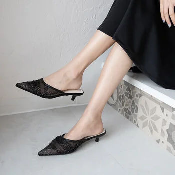2020 New Black Lace Women Mule Shoes Summer Pointed Toe Chic Office Lady Working Pumps Nude Sandalias Femmes Med Heels Sandals
2020 New Black Lace Women Mule Shoes Summer Pointed Toe Chic Office Lady Working Pumps Nude Sandalias Femmes Med Heels Sandals