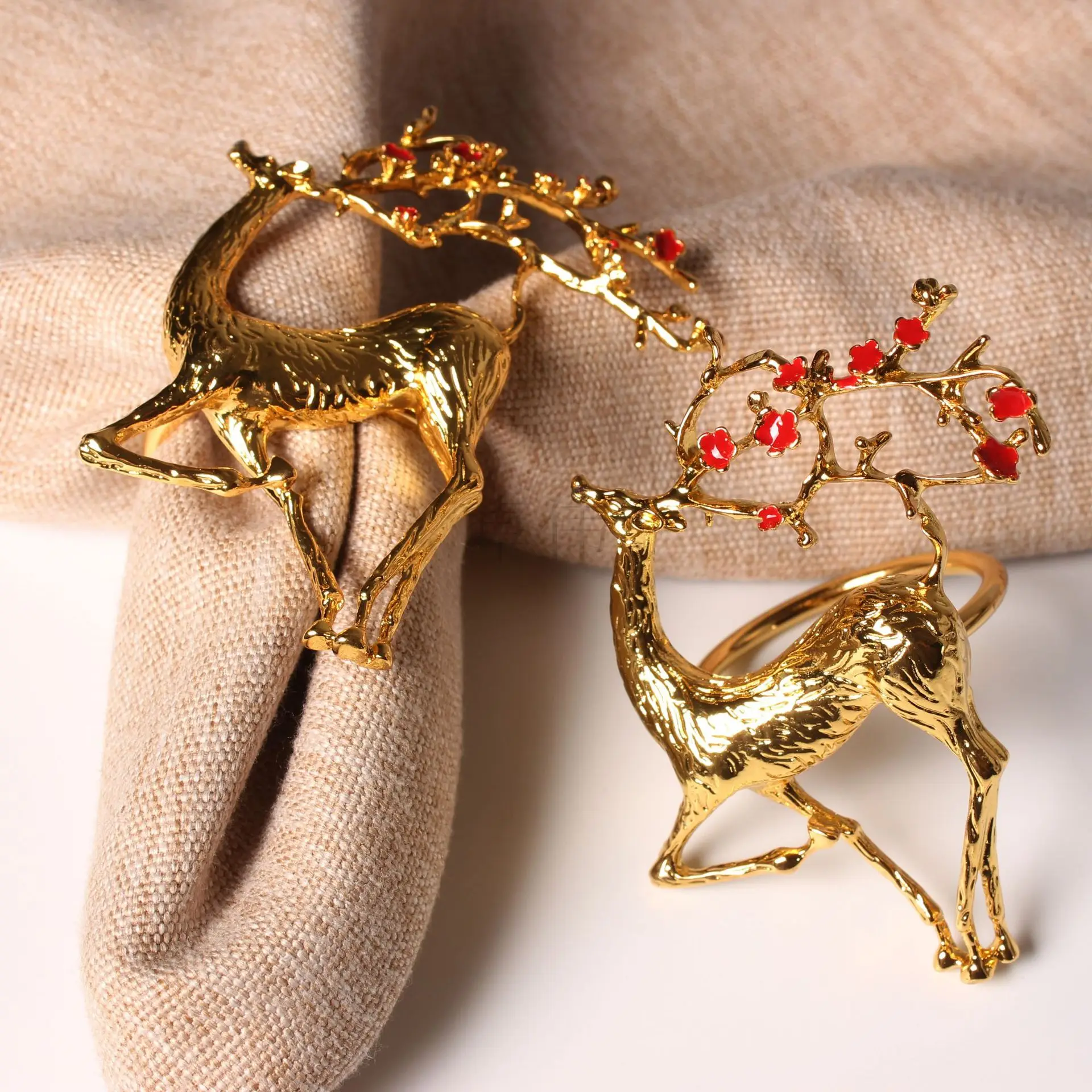 24pcs/lot New Christmas deer napkin ring gold and silver alloy napkin buckle napkin ring hotel wedding table decoration
24pcs/lot New Christmas deer napkin ring gold and silver alloy napkin buckle napkin ring hotel wedding table decoration