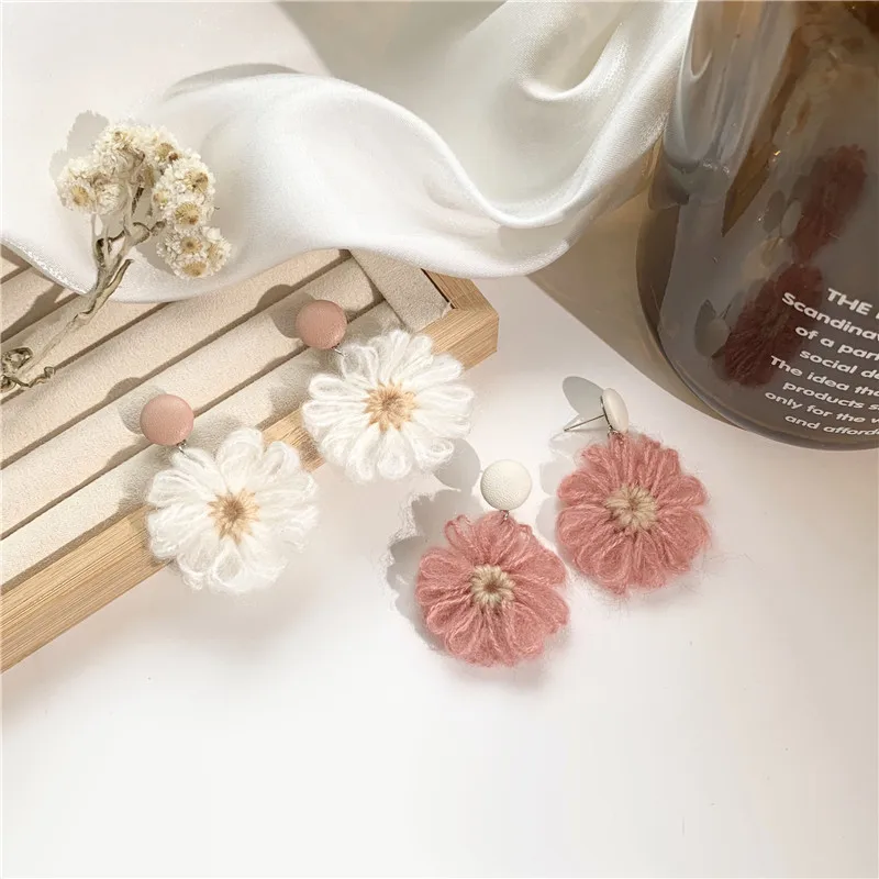 South Korea contracted temperament melting manual wool flowers stud earrings fairy maiden earrings
South Korea contracted temperament melting manual wool flowers stud earrings fairy maiden earrings