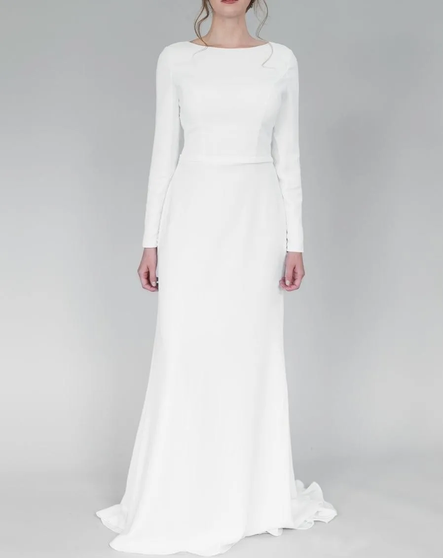 Женское свадебное платье с длинным рукавом и юбкой-годе 
Женское свадебное платье с длинным рукавом и юбкой-годе