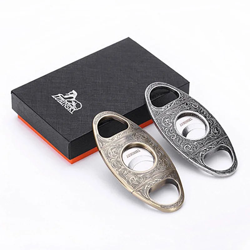 Bronze Silver Color Embossed Design Hole Dia. 23mm Metal Cigar Cutter Guillotine Cigarette Cutting Tool with Gift Box
Bronze Silver Color Embossed Design Hole Dia. 23mm Metal Cigar Cutter Guillotine Cigarette Cutting Tool with Gift Box