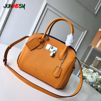 Top quality luxury brand louie vuiton designer 1:1 ladies 100% real cowhide handbag shoulder messenger bag
Top quality luxury brand louie vuiton designer 1:1 ladies 100% real cowhide handbag shoulder messenger bag