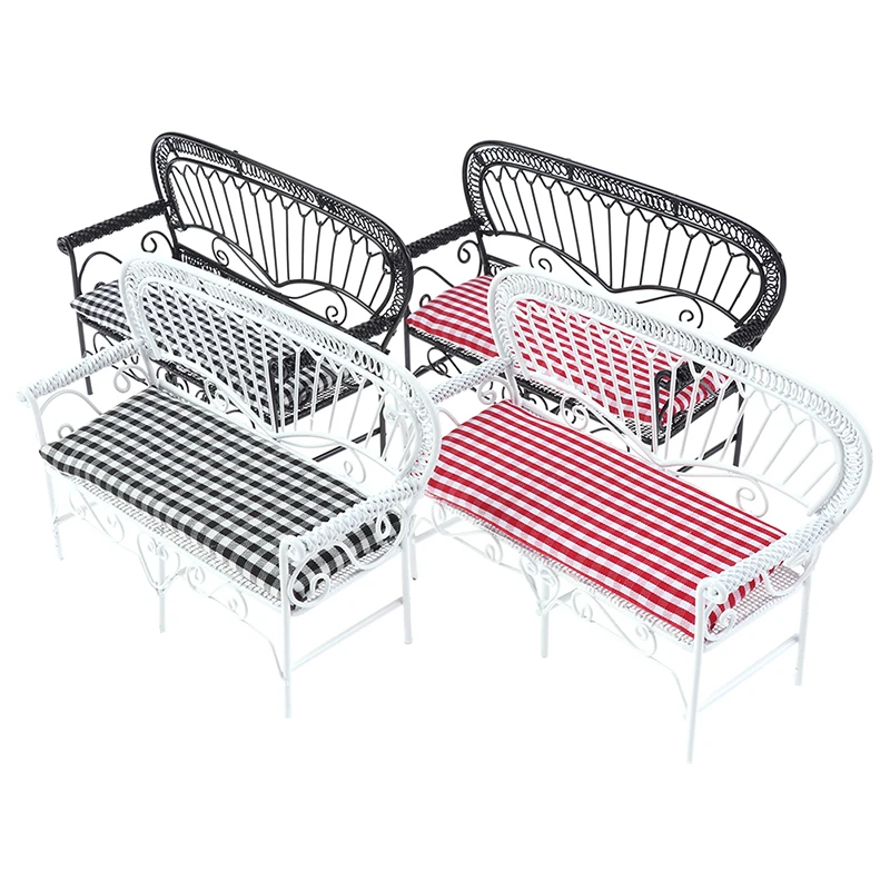 1 шт. 1/12 кукольный домик миниатюрная мебель для гостиной, сада, винтажный Железный двойной стул, двухместная модель дивана 
1 шт. 1/12 кукольный домик миниатюрная мебель для гостиной, сада, винтажный Железный двойной стул, двухместная модель дивана