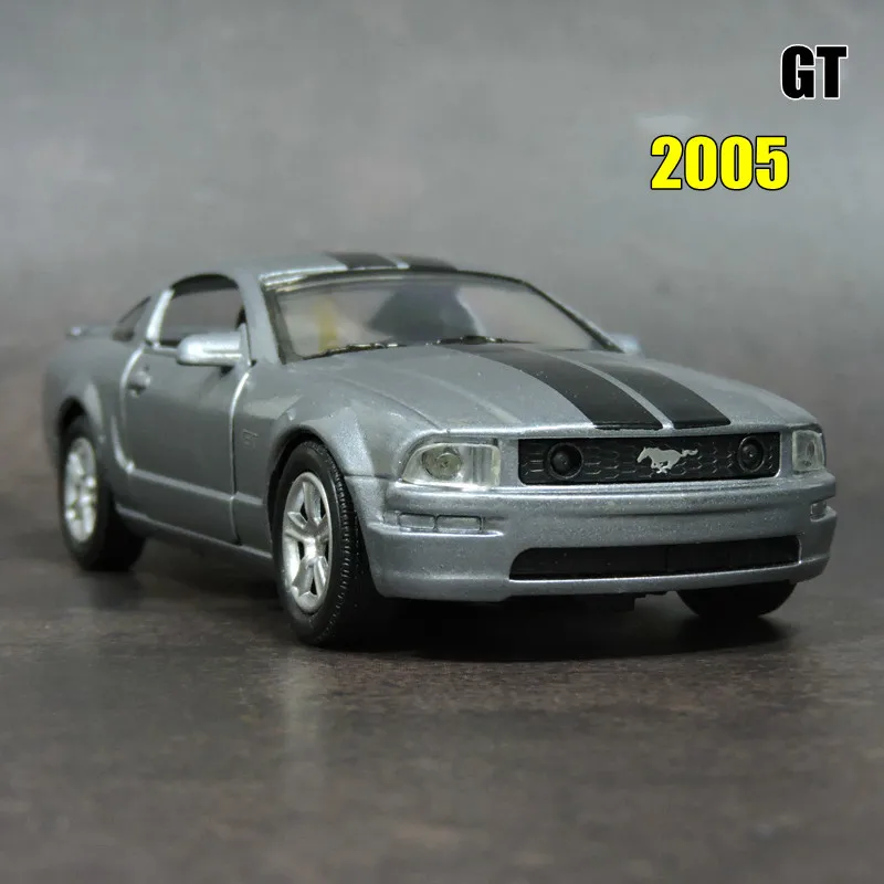1/32 New Special Die-cast Metal Muscle Car Mustang GT 2005 Home Display Collection Model Toys For Children
1/32 New Special Die-cast Metal Muscle Car Mustang GT 2005 Home Display Collection Model Toys For Children
