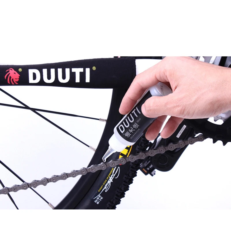 1pc 50mL Bicycle Chain Lubricating Oil FreeWheel Lubricant Bike Chain Maintenance Oil Bicycle Repair Kit Cycling Accessories
1pc 50mL Bicycle Chain Lubricating Oil FreeWheel Lubricant Bike Chain Maintenance Oil Bicycle Repair Kit Cycling Accessories