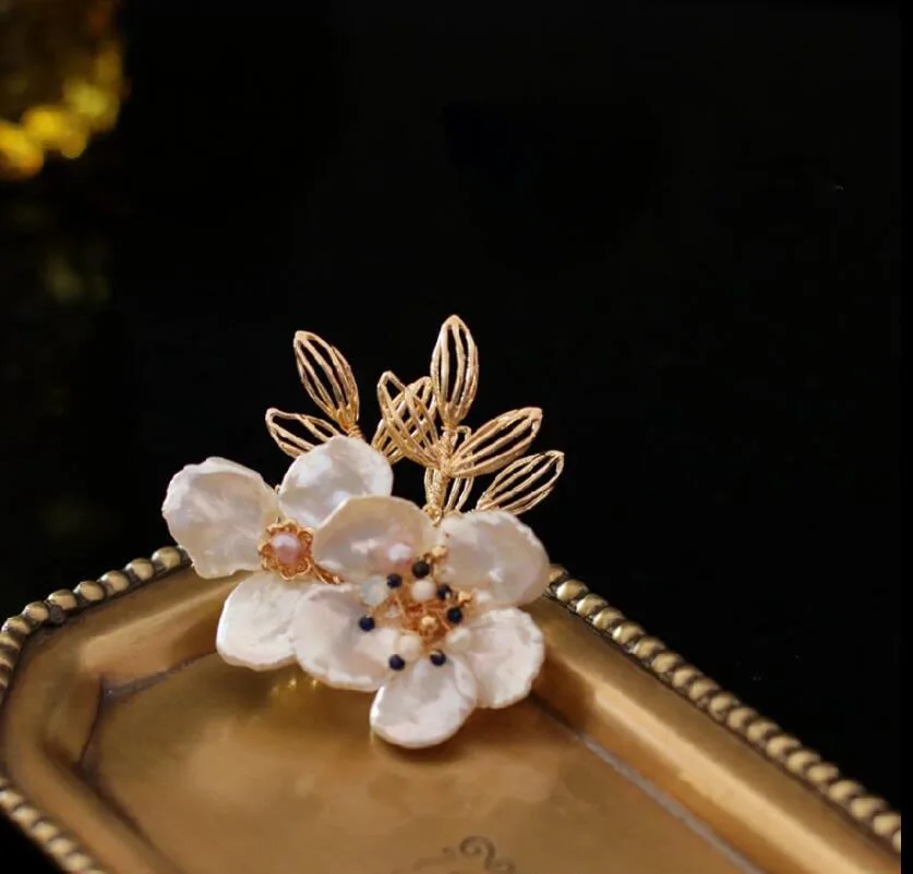 CSxjd Gold color leaf Natural shaped pearl brooch Coat brooch Cardigan Hats Sweater pin accessory
CSxjd Gold color leaf Natural shaped pearl brooch Coat brooch Cardigan Hats Sweater pin accessory
