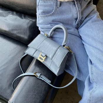 Net Red AXI Brother Crocodile Hourglass Package 2020 New Mini Handbag Shoulder Messenger Portable Small Bag
Net Red AXI Brother Crocodile Hourglass Package 2020 New Mini Handbag Shoulder Messenger Portable Small Bag