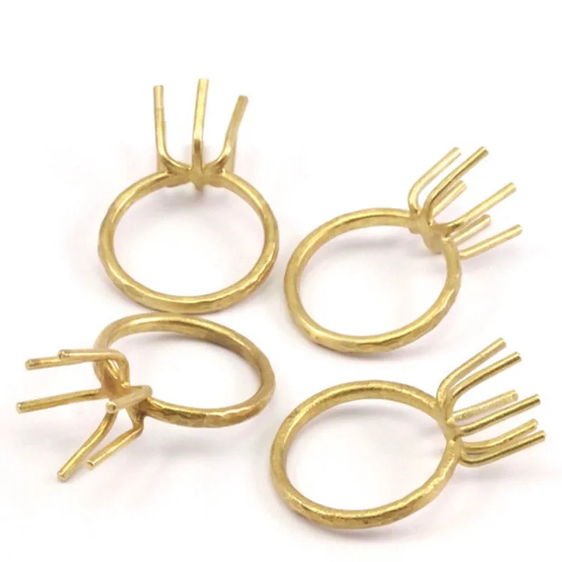 4pc... Raw Brass 6 Claw Ring Blanks.setting (for Natural Stones)..(Sz: 16 - 5.5).Open Measures : 24x19mm (Approx)-- yN103
4pc... Raw Brass 6 Claw Ring Blanks.setting (for Natural Stones)..(Sz: 16 - 5.5).Open Measures : 24x19mm (Approx)-- yN103
