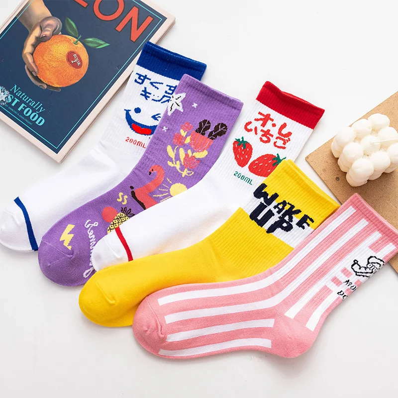 

Colorful Smiley Strawberry Pattern Novelty Crew Socks Ladies Funny Food Kawaii Creative Casual Men's And Women's Cotton Socks