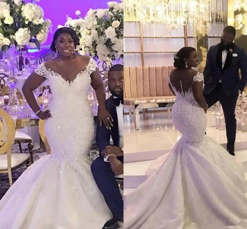 2020 New African Plus Size Mermaid Wedding Dresses Off Shoulder Lace Appliques Beaded Sheer Button Back Court Train Bridal Gowns
2020 New African Plus Size Mermaid Wedding Dresses Off Shoulder Lace Appliques Beaded Sheer Button Back Court Train Bridal Gowns