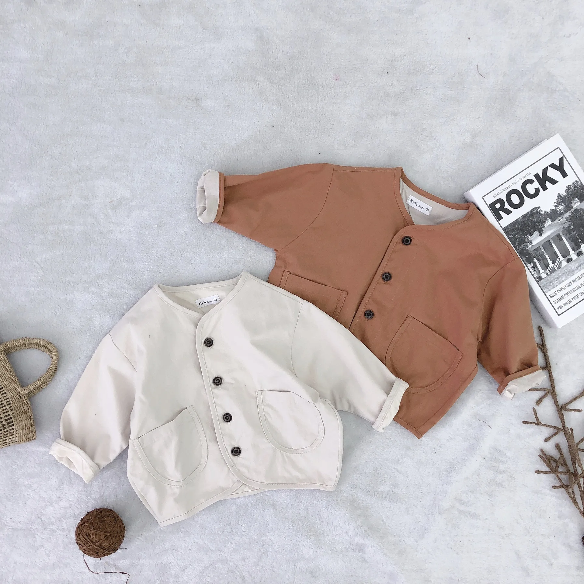 Children's Clothing New Kid's Clothes Korean Pure Colored Coat Pure Cotton Single-row Button Top Collar-less Casual Jacket
Children's Clothing New Kid's Clothes Korean Pure Colored Coat Pure Cotton Single-row Button Top Collar-less Casual Jacket