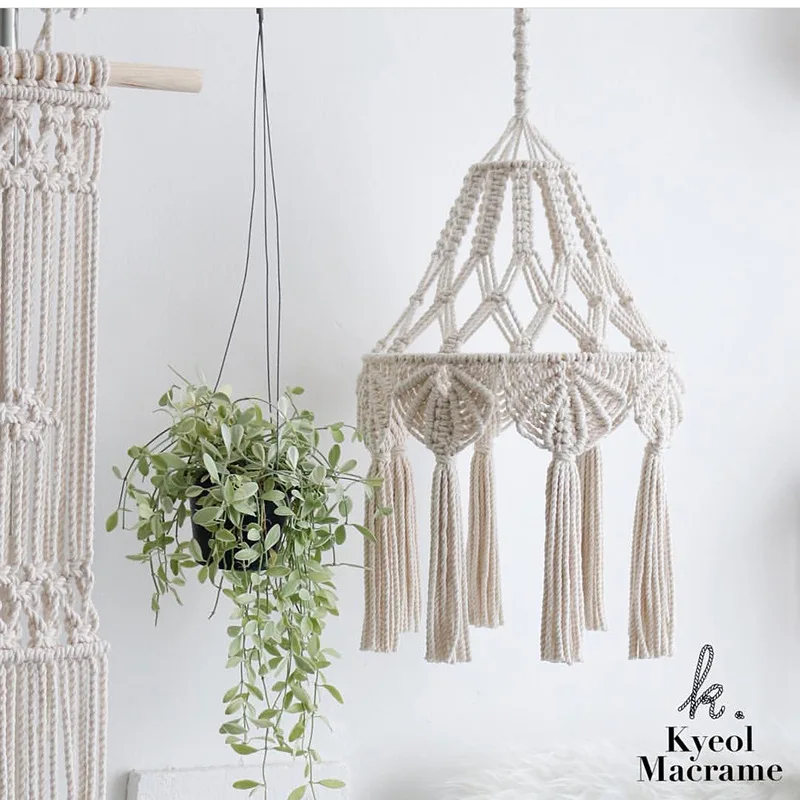 Macrame Lampshade Hand-woven Wall Hanging Pendant Light Shade Cover Bohemian Tapestry Home Decoration Shade macrame parede chic
Macrame Lampshade Hand-woven Wall Hanging Pendant Light Shade Cover Bohemian Tapestry Home Decoration Shade macrame parede chic