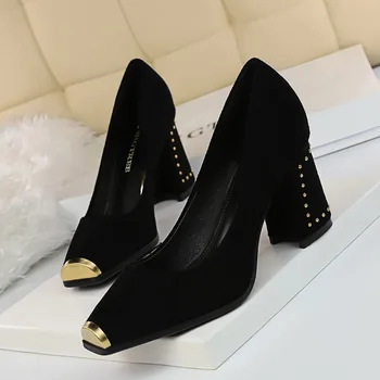 20120 Women Studded 7.5cm High Heels Lady Escarpins Flock Chunky Rivets Block Low Heels Sexy Square Toe Office Khaki black Shoes
20120 Women Studded 7.5cm High Heels Lady Escarpins Flock Chunky Rivets Block Low Heels Sexy Square Toe Office Khaki black Shoes