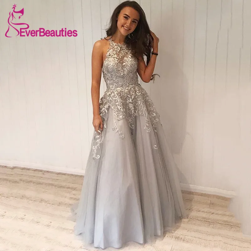 Prom Dresses Long 2020 Tulle Lace Appliques Formal Evening Halter Neck Party Gowns A-Line Robe De Soiree
Prom Dresses Long 2020 Tulle Lace Appliques Formal Evening Halter Neck Party Gowns A-Line Robe De Soiree