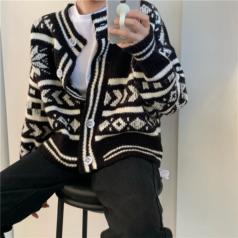 Women Cardigans Autumn Winter Retro Classic O-neck Print Single Row Button Female Coat All Match Knitted Woman Sweater Jackets
Women Cardigans Autumn Winter Retro Classic O-neck Print Single Row Button Female Coat All Match Knitted Woman Sweater Jackets