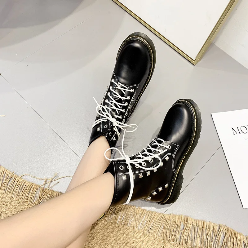 Bootee Woman 2019 Autumn Boots Martins For Women Women's Winter Shoes Luxury Designer Low Heels booties Booties Ladies Rivets
Bootee Woman 2019 Autumn Boots Martins For Women Women's Winter Shoes Luxury Designer Low Heels booties Booties Ladies Rivets