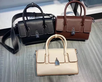 Square Sling Bag Tote Bag Autumn and Winter Women's Classic Textured Simple Versatile Lock Hand Shoulder Cool Small Bag
Square Sling Bag Tote Bag Autumn and Winter Women's Classic Textured Simple Versatile Lock Hand Shoulder Cool Small Bag