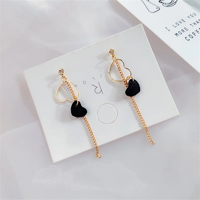 Fashion Korean Version Of The Simple Creative Leather love Tassel Earrings Personality Hollow Heart Shape Sweet Earrings Female
Fashion Korean Version Of The Simple Creative Leather love Tassel Earrings Personality Hollow Heart Shape Sweet Earrings Female