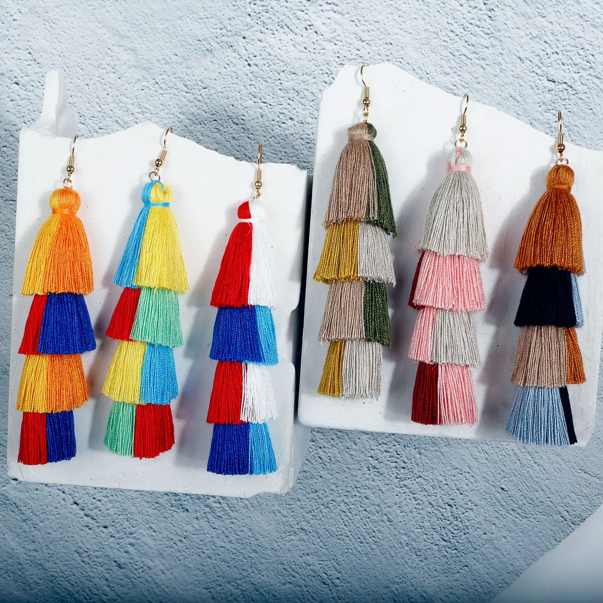 Фото Новое поступление серьги в форме капли многоцветные длинные богемные с