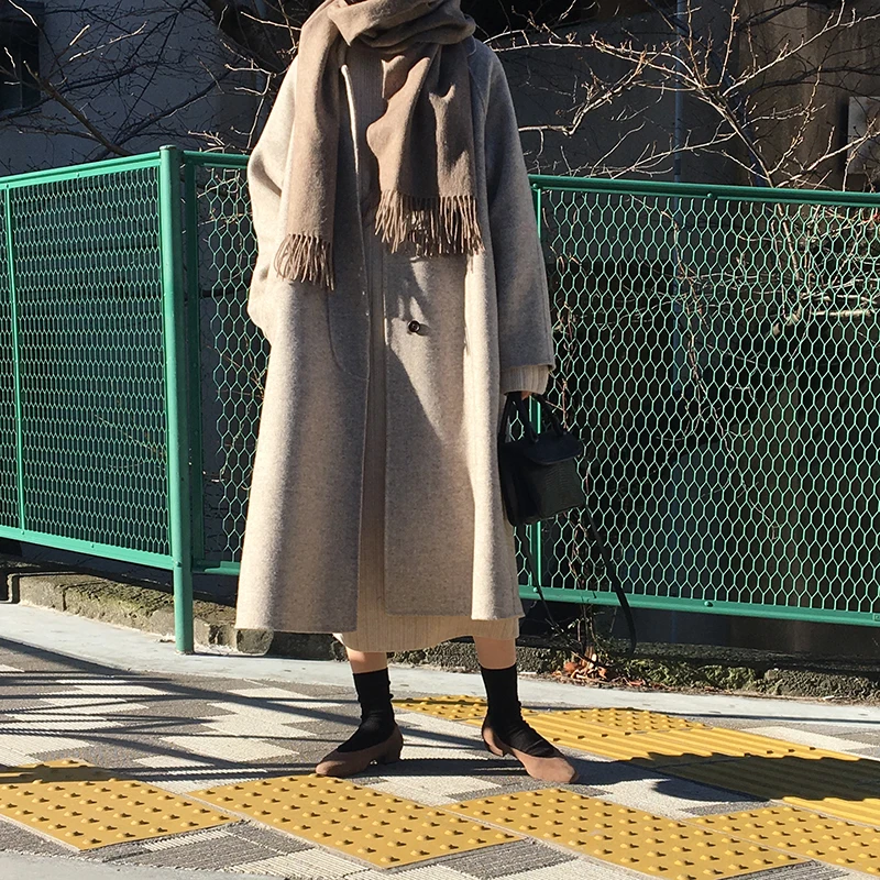 Winter temperament simple invisible button coat 2020 new herringbone woolen coat French street comfort coat 
Winter temperament simple invisible button coat 2020 new herringbone woolen coat French street comfort coat