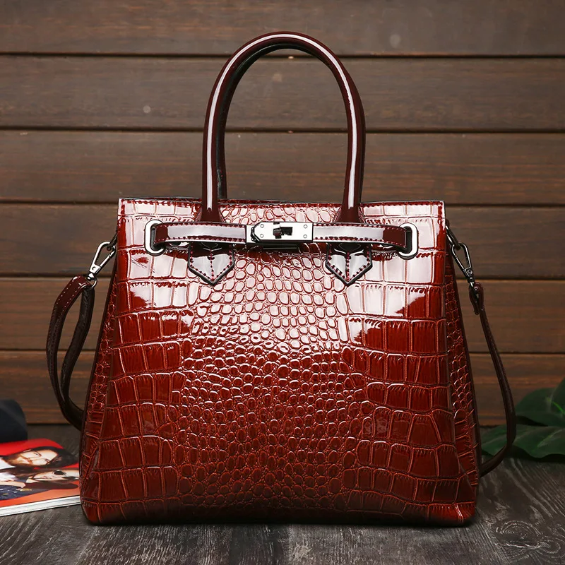 New Bright Ladies Handbag Crocodile Pattern Bag European and American Fashion Lock Shoulder Slung Briefcase
New Bright Ladies Handbag Crocodile Pattern Bag European and American Fashion Lock Shoulder Slung Briefcase