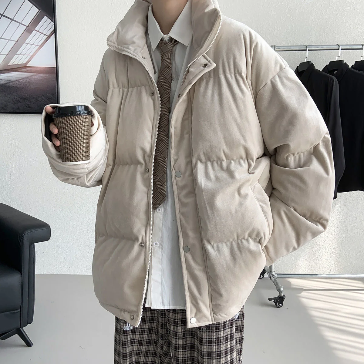 2021 Winter Men's Thicken Velvet Cotton-padded Clothes Thickened Parkas Keep Warm Snow Jackets Khaki/black Oversized Coats
2021 Winter Men's Thicken Velvet Cotton-padded Clothes Thickened Parkas Keep Warm Snow Jackets Khaki/black Oversized Coats