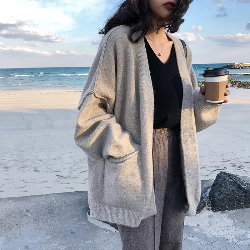 New Oversize Women's Sweaters Autumn Winter sweater Vintage buttons v Neck Cardigans Single Breasted Puff Sleeve Loose Cardigan
New Oversize Women's Sweaters Autumn Winter sweater Vintage buttons v Neck Cardigans Single Breasted Puff Sleeve Loose Cardigan