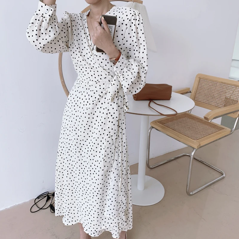 Korean Chic Retro Dot Dress Female V-neck Long-sleeved Slim Waist Maxi Dress for Spring Autumn 2020
Korean Chic Retro Dot Dress Female V-neck Long-sleeved Slim Waist Maxi Dress for Spring Autumn 2020