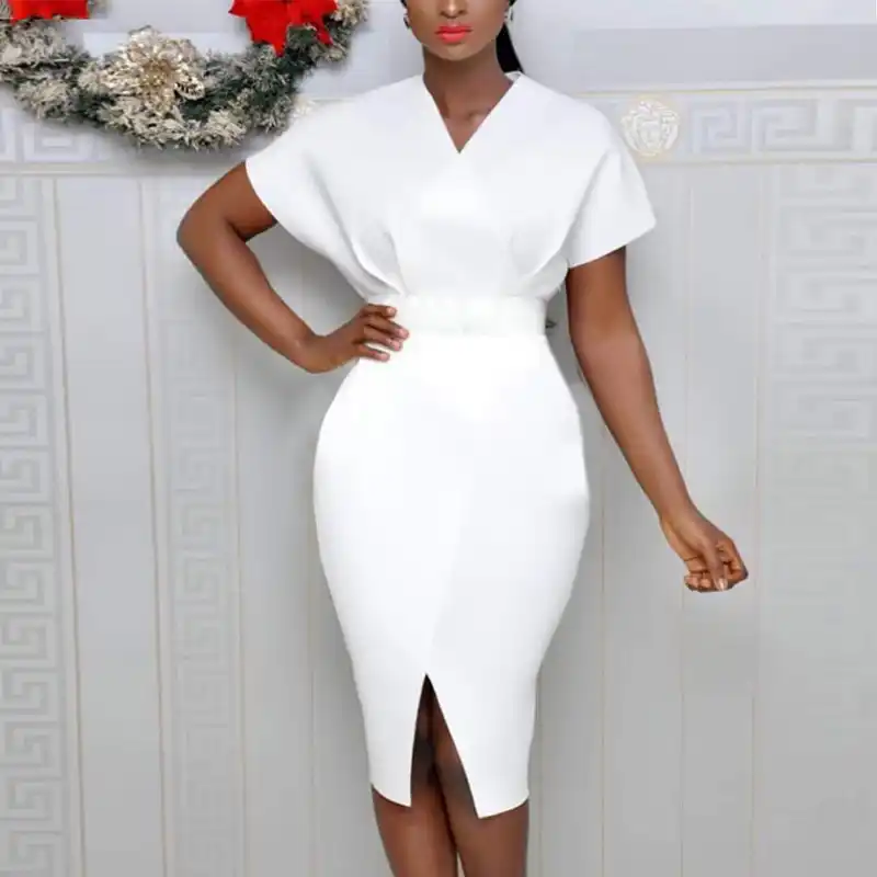 vestido branco com detalhe preto