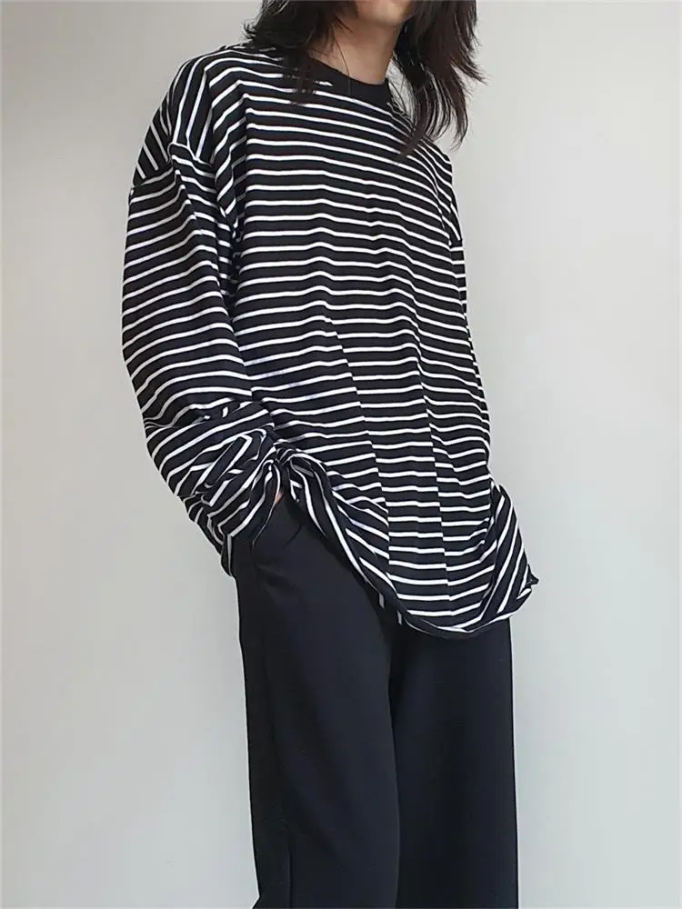Men's Long Sleeve T-Shirt Spring And Autumn New Korean Youth Fashion Hole Stripe Personality Loose Large Size T-Shirt
Men's Long Sleeve T-Shirt Spring And Autumn New Korean Youth Fashion Hole Stripe Personality Loose Large Size T-Shirt